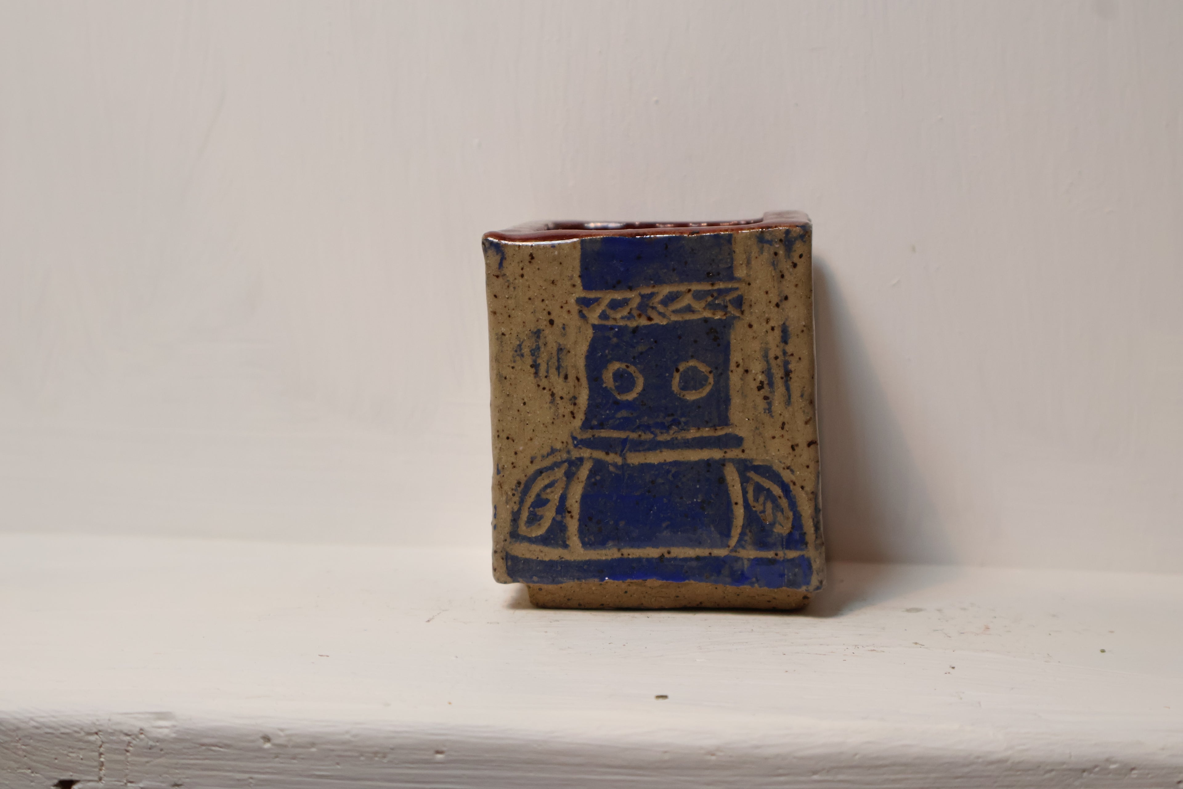 Square column base scraffito open box