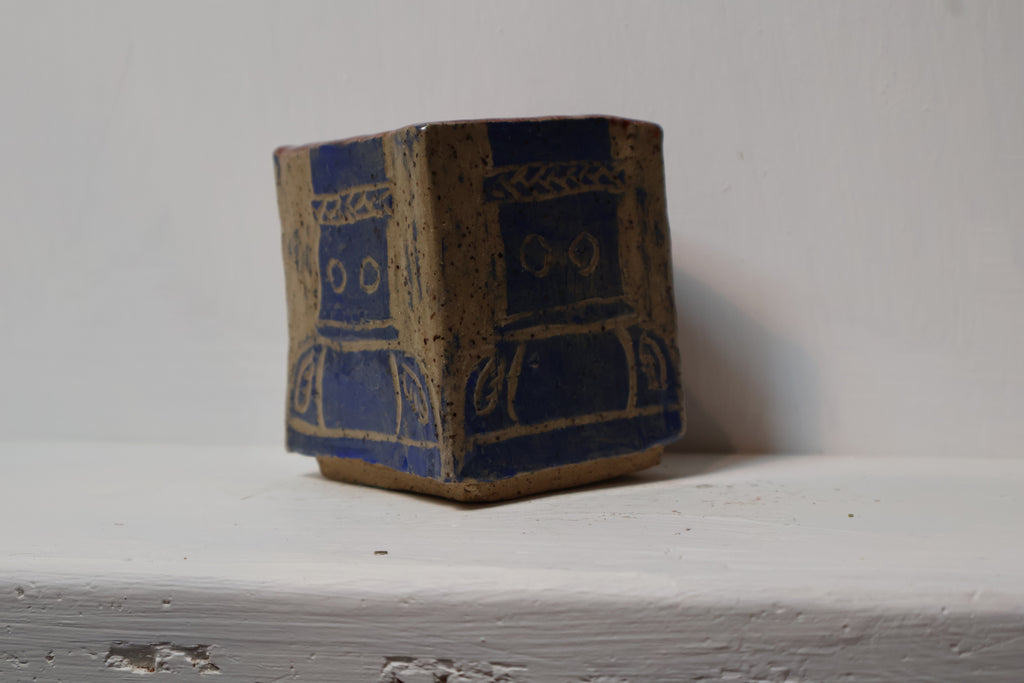 Square column base scraffito open box