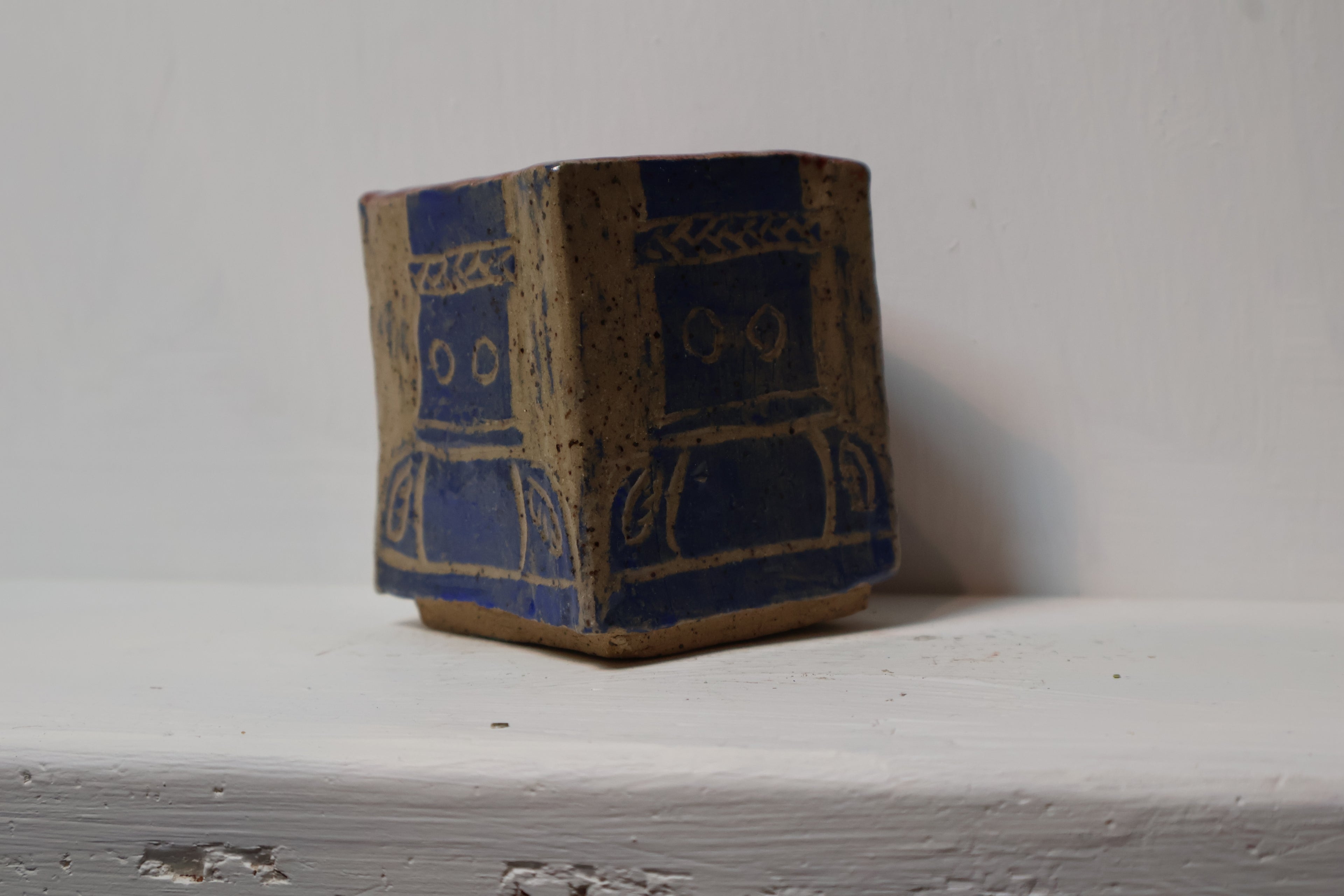 Square column base scraffito open box